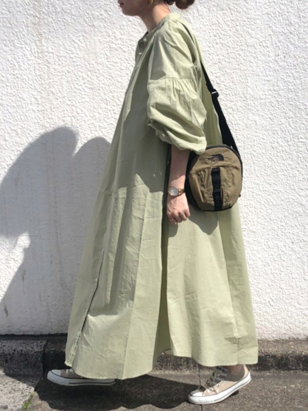 「ワンピース、ワンピース×スニーカー、スニーカー、GU、春コーデ、大人カジュアル、休日スタイル、プチプラ、低身長、パステル映える春」｜「GUのアイテム（ワンピース/ドレス、グリーン系）」を使った、コマさんさん（レディース・154cm）の春コーディネートの1枚目の写真