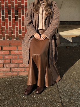 「レザースカート」｜「アイテム（チェスターコート）」を使った、コマさんさん（レディース・154cm）の秋コーディネート