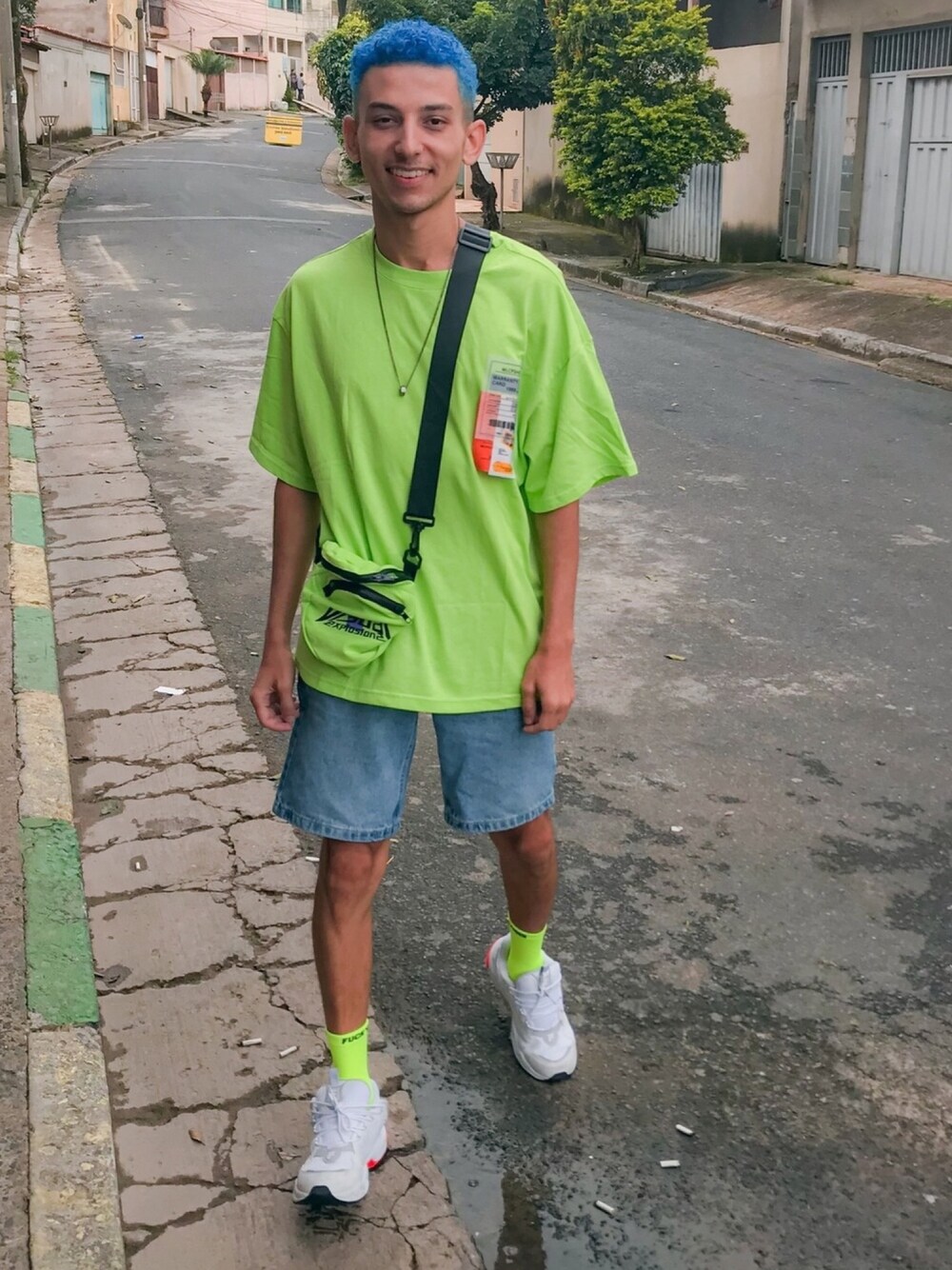 「green」｜「Blackalfaのアイテム（Tシャツ/カットソー、グリーン系）」を使った、Bruno Mendesさん（メンズ・153cm）の春コーディネートの1枚目の写真