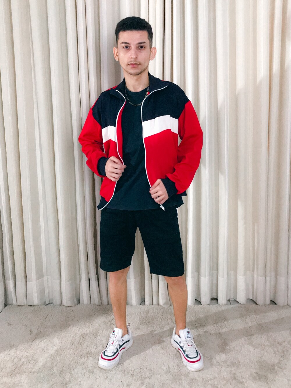 「summer、90’s、VINTAGE、boy、men」｜「FILAのアイテム（シューズ、ホワイト系）」を使った、Bruno Mendesさん（メンズ・122cm）の秋コーディネートの1枚目の写真