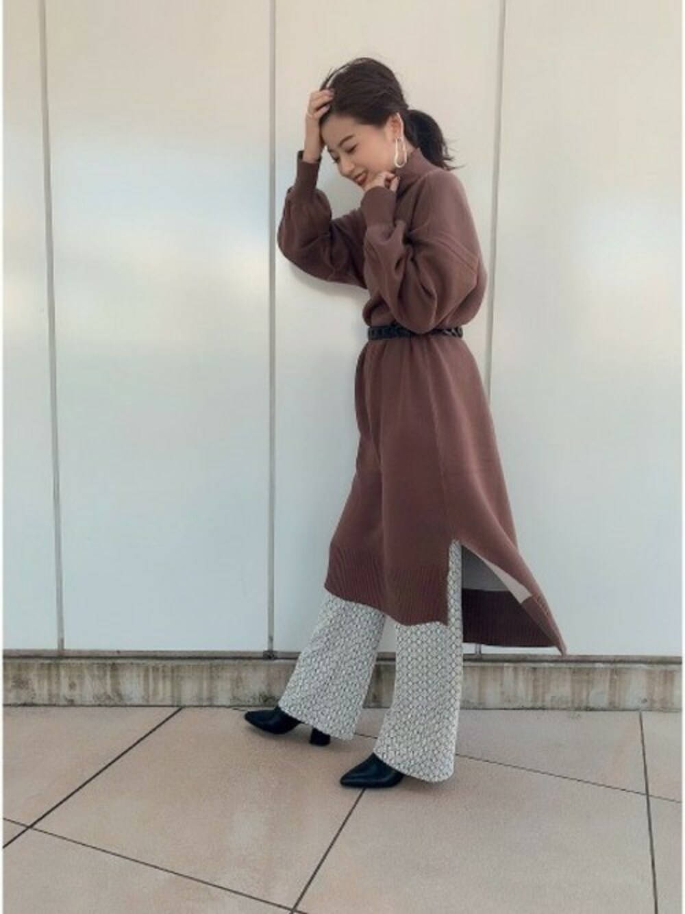 「JEANASiS、ニットワンピース、レイヤードスタイル、ジーナシス、ウエストマーク、カジュアルコーデ、秋コーデ、パンツレイヤード、ハイネックワンピース、ブラウンワンピース」｜「JEANASISのWフェイスハイネックワンピース/842731（ワンピース、ブラウン系）」を使った、JEANASIS ペリエ千葉店STAFFさん（レディース・158cm）の秋コーディネートの1枚目の写真