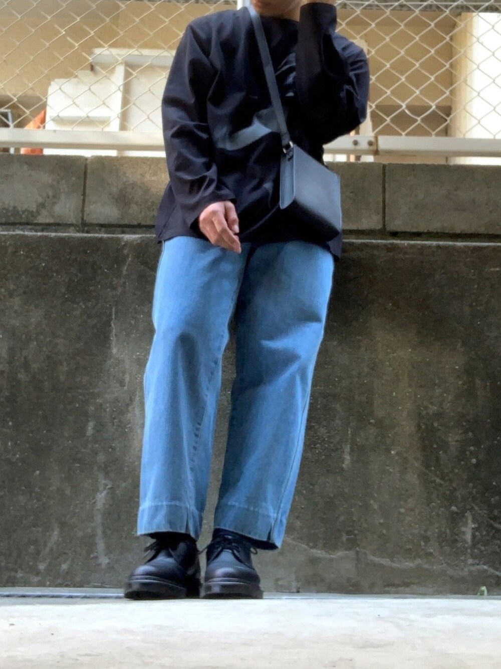 「ラッドミュージシャン、おしゃれさんと繋がりたい、いいね、save、フォローお願いします🤑、はるコーデ、ワイドパンツ、今日のコーデ、オーバーサイズ、デニム、ロンT、花柄コーデ」｜「LAD MUSICIANのアイテム（Tシャツ/カットソー、ブラック系）」を使った、nii相互さん（メンズ・165cm）の春コーディネートの1枚目の写真