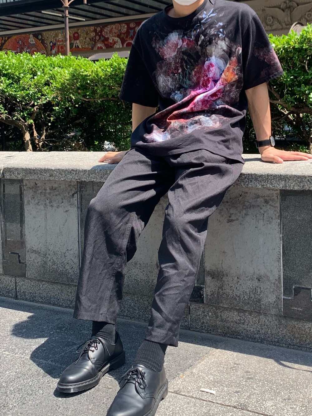 「夏、Tシャツ、お洒落さんとつながりたい、UNIQLO、春夏コーデ、低身長、いいね、save、フォローお願いします🤑、ワントーンコーデ、ブラックコーデ、LAD MUSICIAN」｜「LAD MUSICIANのアイテム（Tシャツ/カットソー、レッド系）」を使った、nii相互さん（メンズ・165cm）の夏コーディネートの1枚目の写真