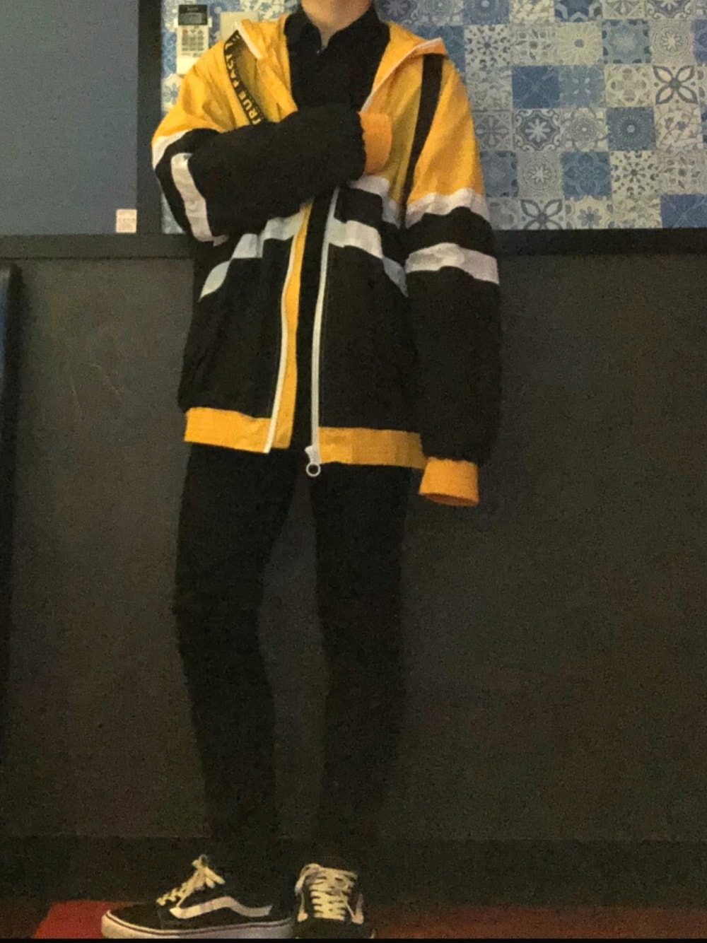 「秋服準備はじめました、シンプルコーデ、お洒落さんとつながりたい、ストリートMIX、大学生、スキニーデニム、低身長、黒、黄色、ナイロンジャケット」｜「ZARAのアイテム（ナイロンジャケット、その他）」を使った、ひょーさん（メンズ・165cm）の秋コーディネートの1枚目の写真