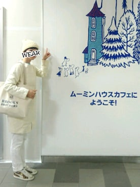 「オールホワイト」｜「アイテム（ステンカラーコート）」を使った、ともみさん（レディース・163cm）の春コーディネート