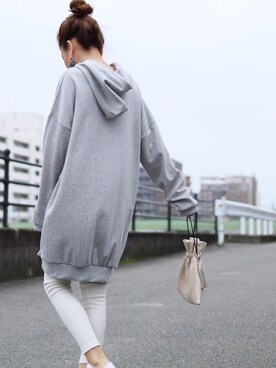「reca（レカ）のアイテム（パーカー）」を使った、recastaffさん（レディース・167cm）の春コーディネート