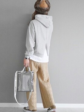 「reca（レカ）のアイテム（パーカー）」を使った、recastaffさん（レディース・162cm）の冬コーディネート