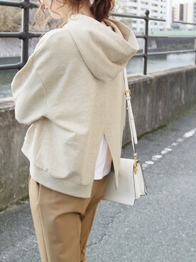 「reca（レカ）のアイテム（パーカー）」を使った、recastaffさん（レディース・165cm）の春コーディネート