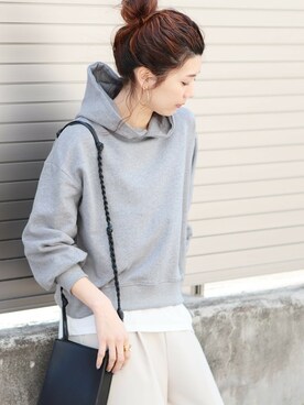 「reca（レカ）のアイテム（パーカー）」を使った、recastaffさん（レディース・165cm）の春コーディネート