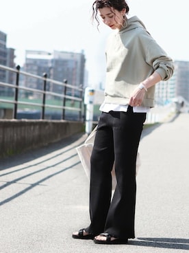 「reca（レカ）のアイテム（パーカー）」を使った、recastaffさん（レディース・165cm）の春コーディネート