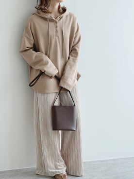「reca（レカ）のアイテム（パーカー）」を使った、recastaffさん（レディース・165cm）の秋コーディネート