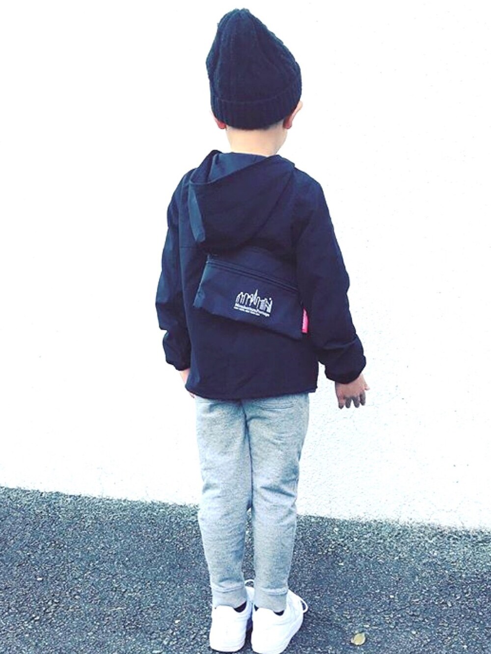 「キッズコーデ、男の子コーデ、smoothy、モノトーン、マンハッタンポーテージ」｜「SmoothyのSmoothy Cable Knitcap / スムージー ケーブルニットキャップ（ニットキャップ/ビーニー、ブラック系）」を使った、T.ha.keさん（キッズ・120cm）の春コーディネートの1枚目の写真