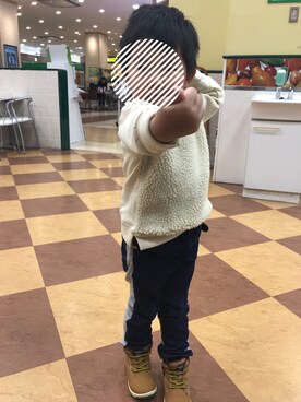 「OSHKOSH（オシュコシュ）のアイテム（ブーツ）」を使った、storzさん（キッズ・100cm）の冬コーディネート
