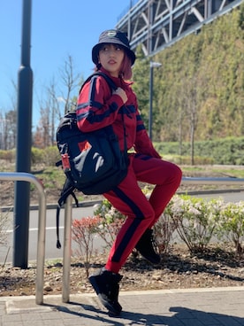 「レッド」｜「アイテム（ジャージ）」を使った、Chakoさん（レディース・160cm）の春コーディネート