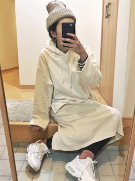 「部屋撮り」｜「アイテム（ニットキャップ/ビーニー）」を使った、akaneさん（レディース・159cm）の春コーディネート