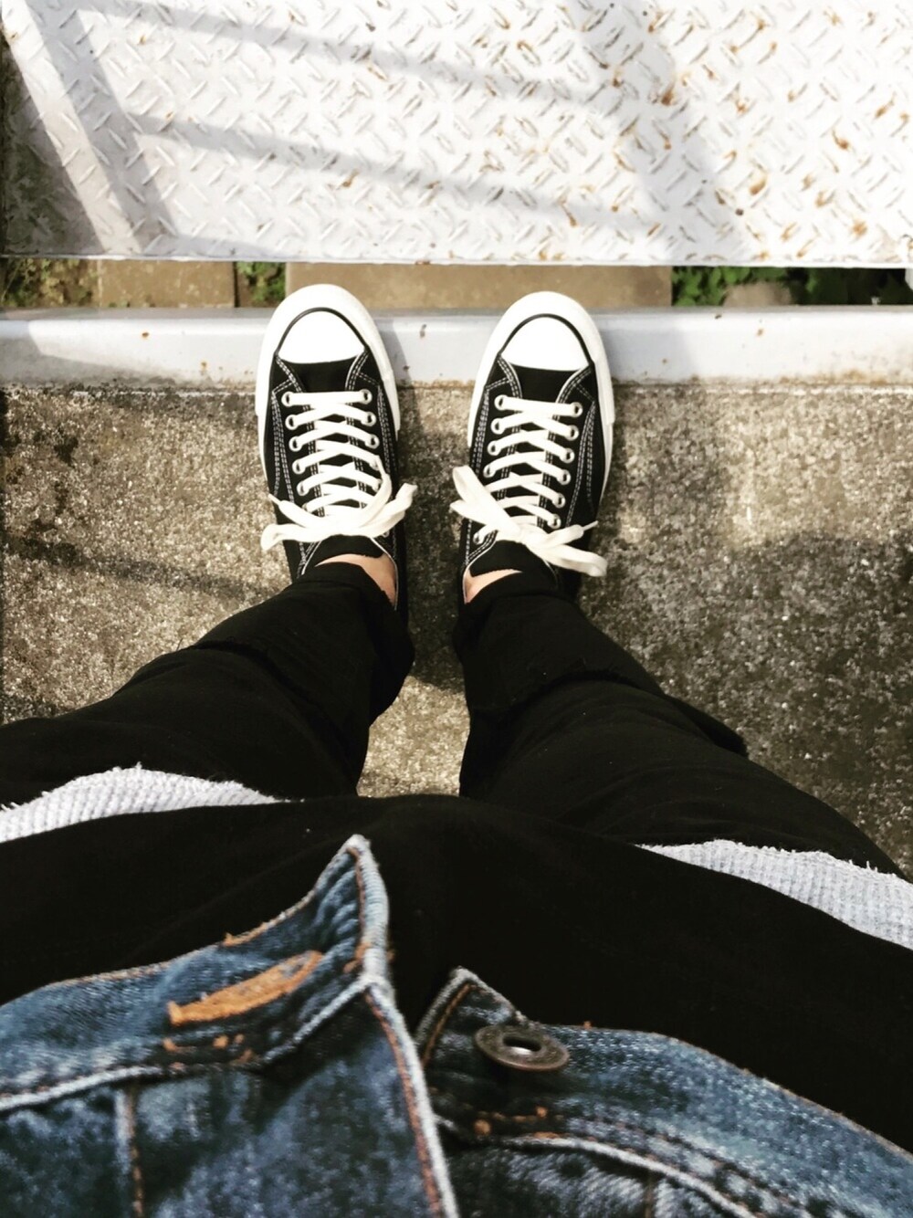 「シンプル、休日スタイル、コンバース、addict、CONVERSE ADDICT、converse、ChuckTaylor、チャックテイラー、Chucktaylor70s、チャックテイラー70s」｜「CONVERSE ADDICTのアイテム（スニーカー、ブラック系）」を使った、Rnさん（メンズ・173cm）の春コーディネートの1枚目の写真