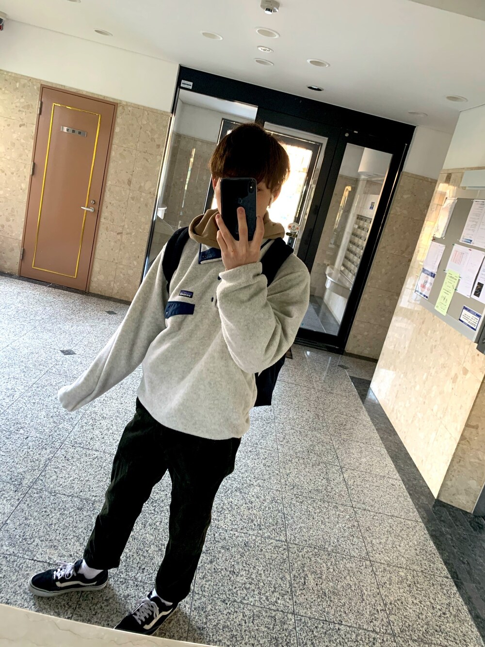 「今日のコーデ、春コーデ、シンプルコーデ、オーバーサイズ、ユニクロ、patagonia、シンチラ、スナップT、フリース」｜「UNIQLOのスウェットプルパーカ（長袖）（パーカー、ベージュ系）」を使った、なかさん（メンズ・170cm）の冬コーディネートの1枚目の写真