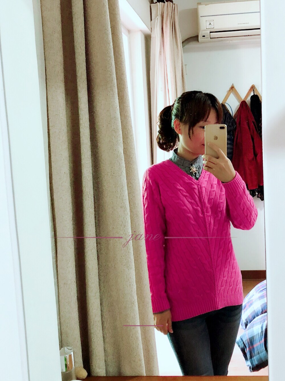 「鄂尔多斯のアイテム（ニット/セーター、ピンク系）」を使った、flowerさん（レディース・161cm）の春コーディネートの1枚目の写真