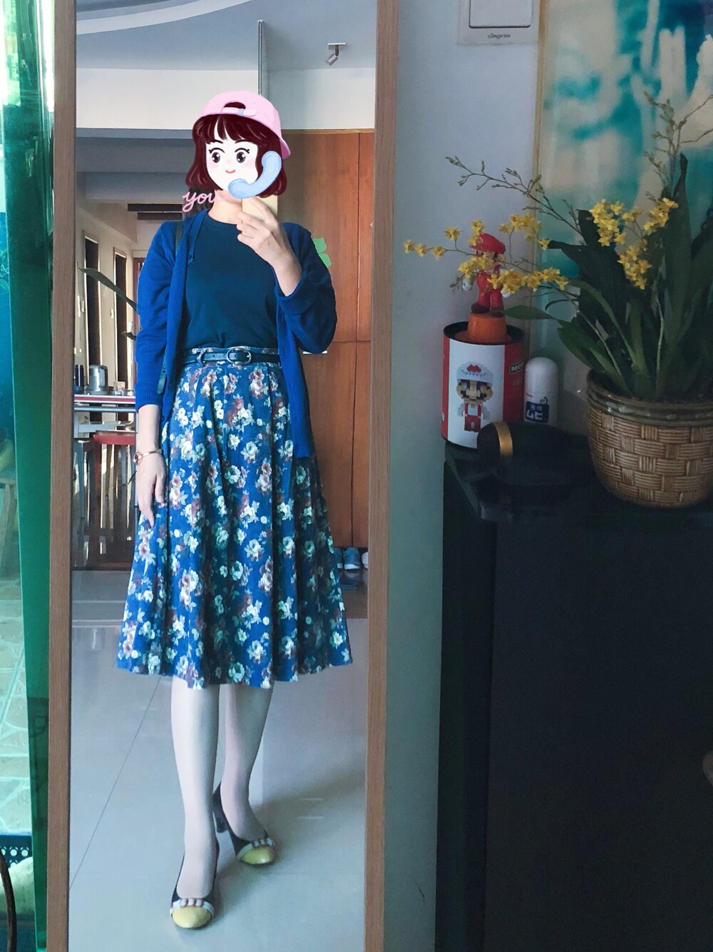 「UNIQLOのアイテム（Tシャツ/カットソー、ブルー系）」を使った、flowerさん（レディース・162cm）の秋コーディネートの1枚目の写真