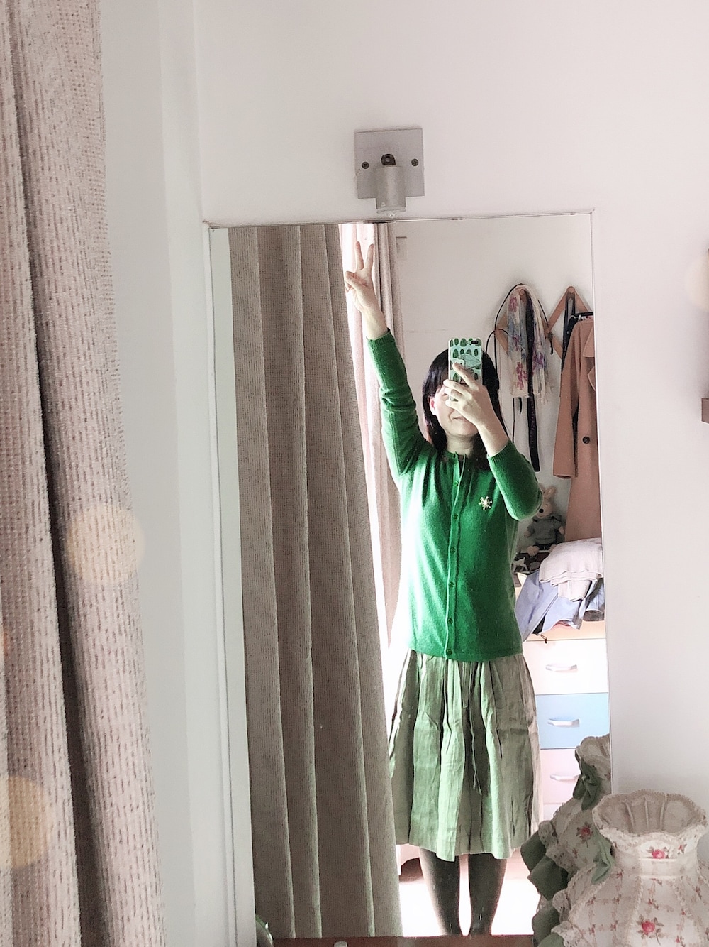 「ZARA WOMANのアイテム（スカート、グリーン系）」を使った、flowerさん（レディース・162cm）の冬コーディネートの1枚目の写真