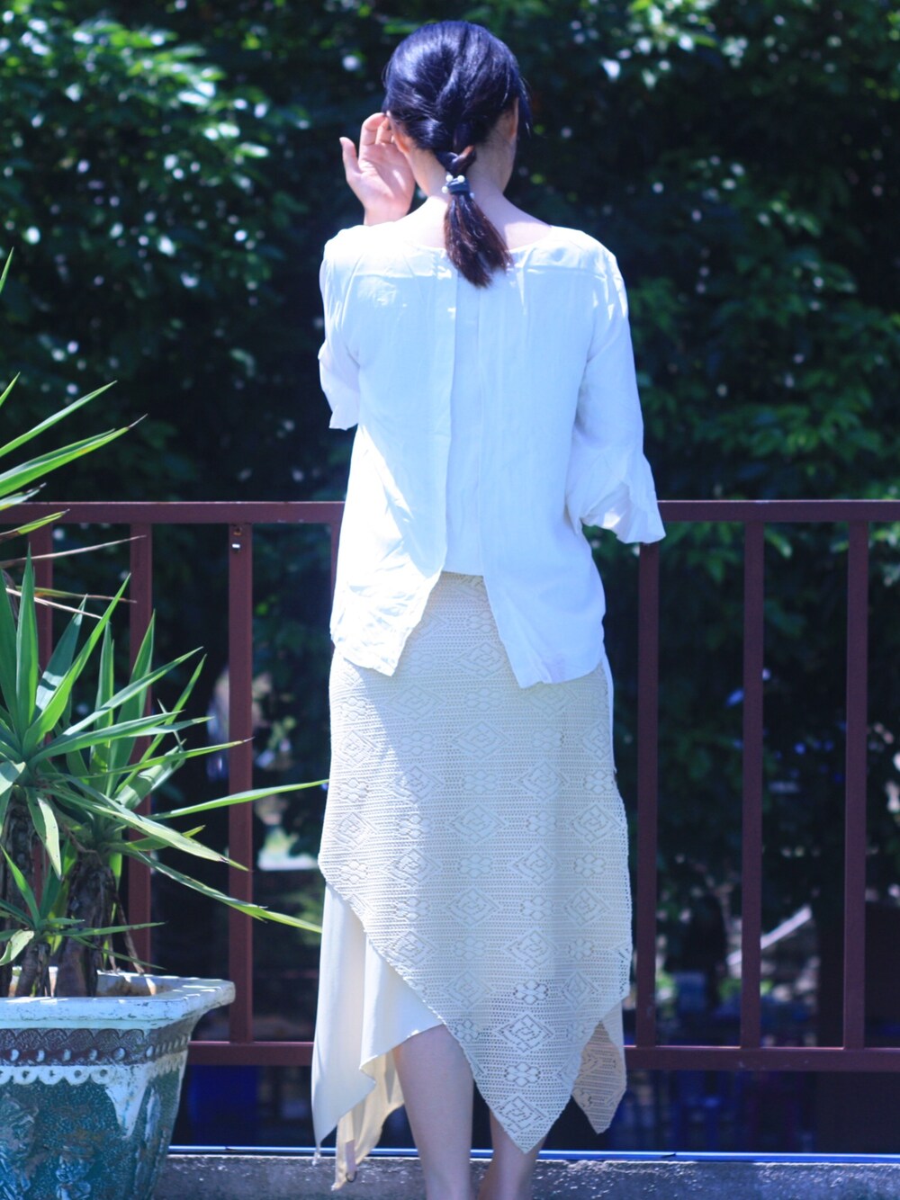 「亲和素のアイテム（シャツ/ブラウス、ホワイト系）」を使った、flowerさん（レディース・163cm）の夏コーディネートの1枚目の写真
