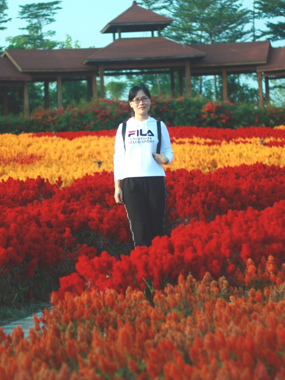 「斐乐のアイテム（パーカー、ホワイト系）」を使った、flowerさん（レディース・162cm）の秋コーディネートの1枚目の写真