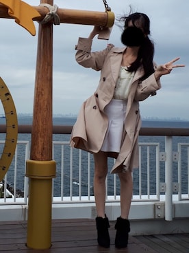 「家族旅行」｜「アイテム（トレンチコート）」を使った、りーさん（レディース・156cm）の秋コーディネート