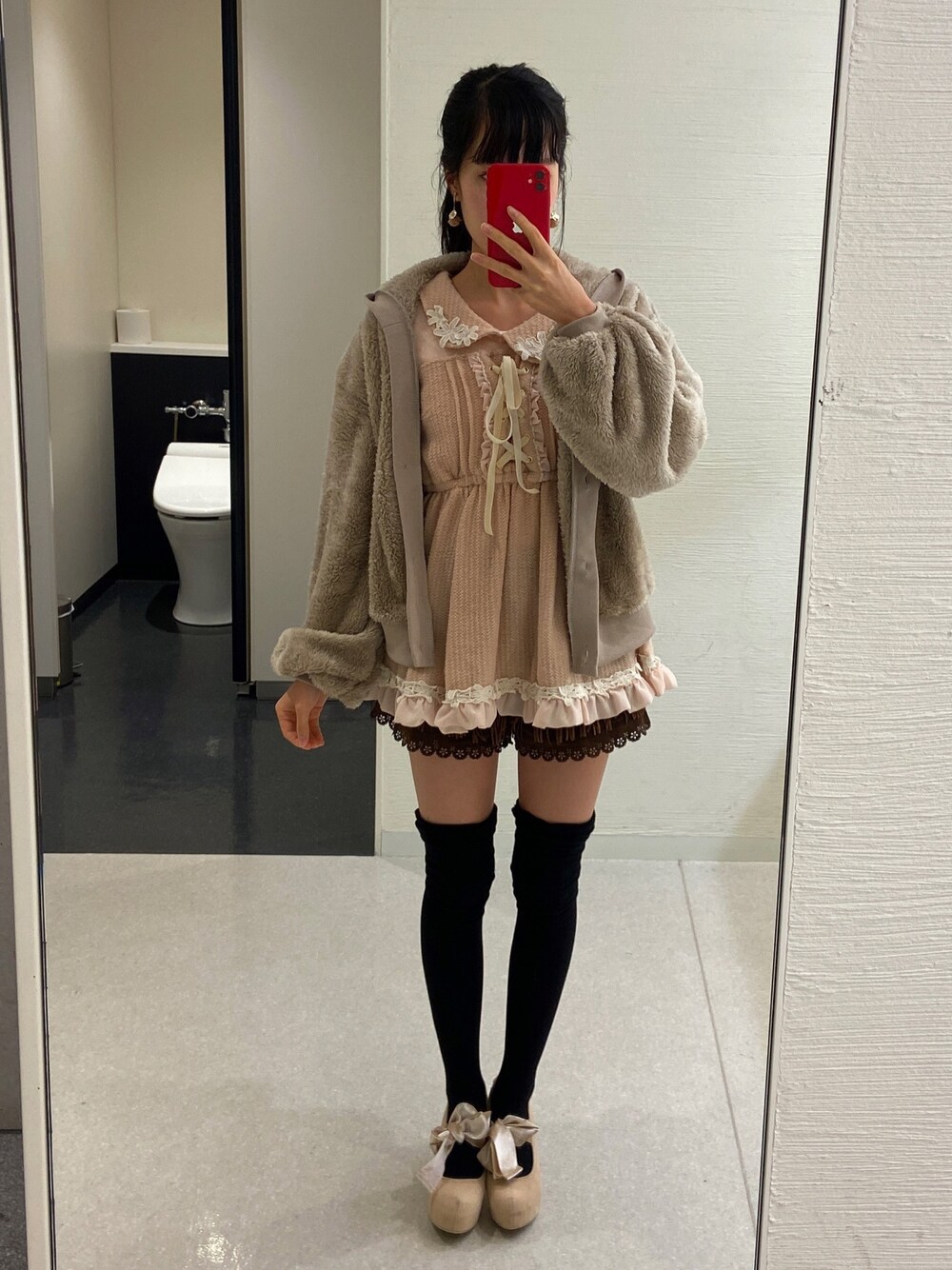 「カジュアル、オトナカジュアル、秋冬コーデ、楽チンコーデ、低身長、プチプラ、おしゃれさんと繋がりたい、ベージュ、シンプル、ニット」｜「LIZ LISAのアイテム（チュニック、ピンク系）」を使った、りーさん（レディース・157cm）の秋コーディネートの1枚目の写真