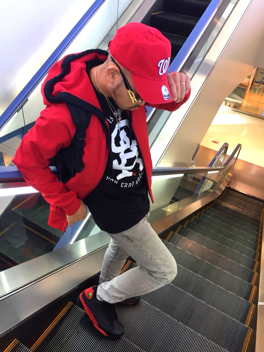 「ドラフトナイキ、ストリート、AIR JORDAN、デニム、red、キャップ、お洒落さんとつながりたい、ナイキ、スニーカー、アウターフェス2017」｜「'47のアイテム（キャップ、レッド系）」を使った、⛪️akilla⛪️さん（メンズ・170cm）の冬コーディネートの1枚目の写真