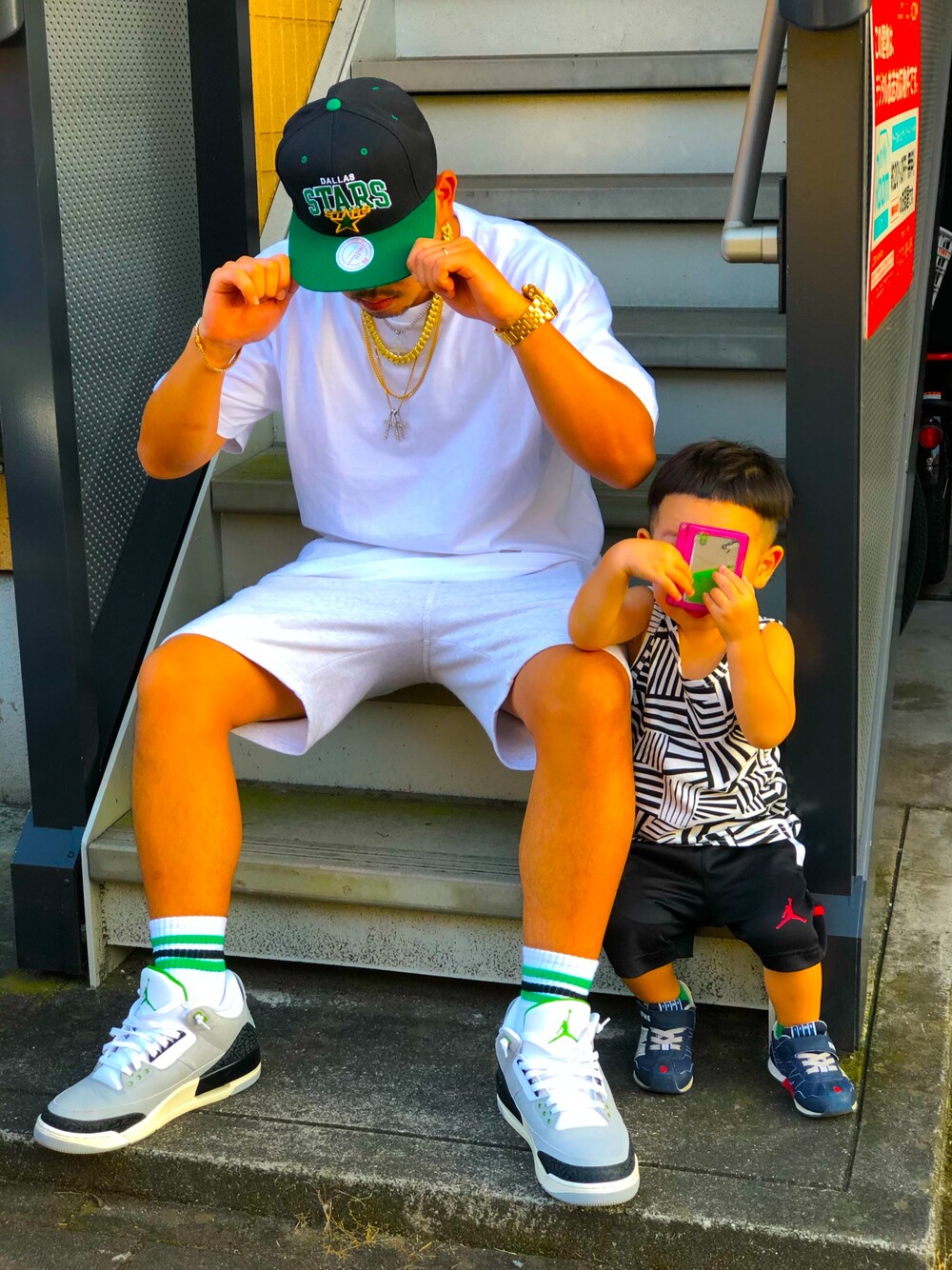 「シンプルコーデ、Tシャツ、休日スタイル、プチプラ、ootd、ビックシルエット、モノトーン、白パンツ、ワントーンコーデ、セットアップ」｜「NEW ERAのアイテム（キャップ、グリーン系）」を使った、⛪️akilla⛪️さん（メンズ・170cm）の夏コーディネートの1枚目の写真