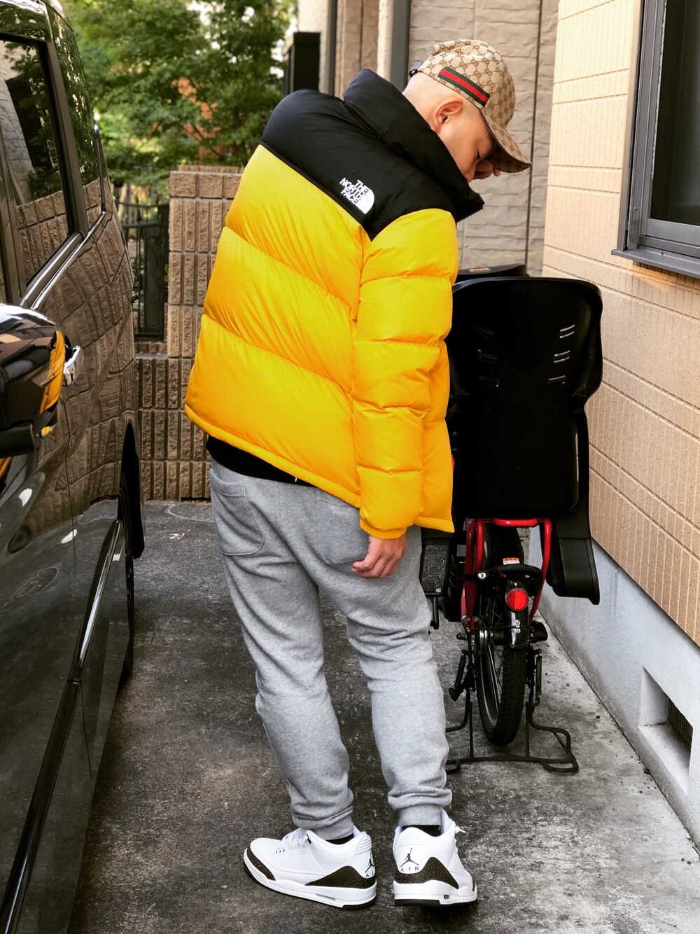 「やっぱりストリートが好き、ビッグシルエット、スニーカー、冬コーデ、THE NORTH FACE、ストリート、ラフ、スウェット、シンプル」｜「GUCCIのアイテム（キャップ、ベージュ系）」を使った、⛪️akilla⛪️さん（メンズ・170cm）の秋コーディネートの1枚目の写真
