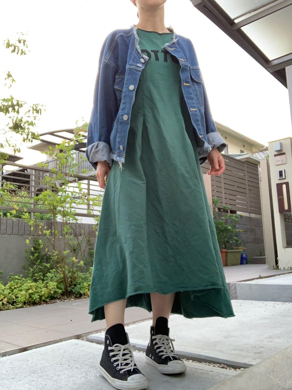 「シンプル、カジュアル、ママファッション、ジージャン、みどり」｜「haco!のＰＢＰ 高橋愛さんコラボ　ＣＯＴＴＯＮスウェットワンピース（ワンピース、グリーン系）」を使った、hukhukhukさん（レディース・149cm）の春コーディネートの1枚目の写真