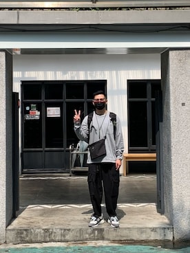 「oqLiq（オークリック）のアイテム（バッグ）」を使った、9Tさん（メンズ・178cm）の春コーディネート