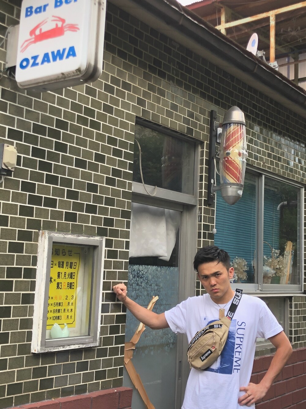 「supreme、川、みなかみ、カッパクラブ、理容室、田舎」｜「Supreme のアイテム（ショルダーバッグ、ベージュ系）」を使った、itou daichiさん（メンズ・175cm）の秋コーディネートの1枚目の写真