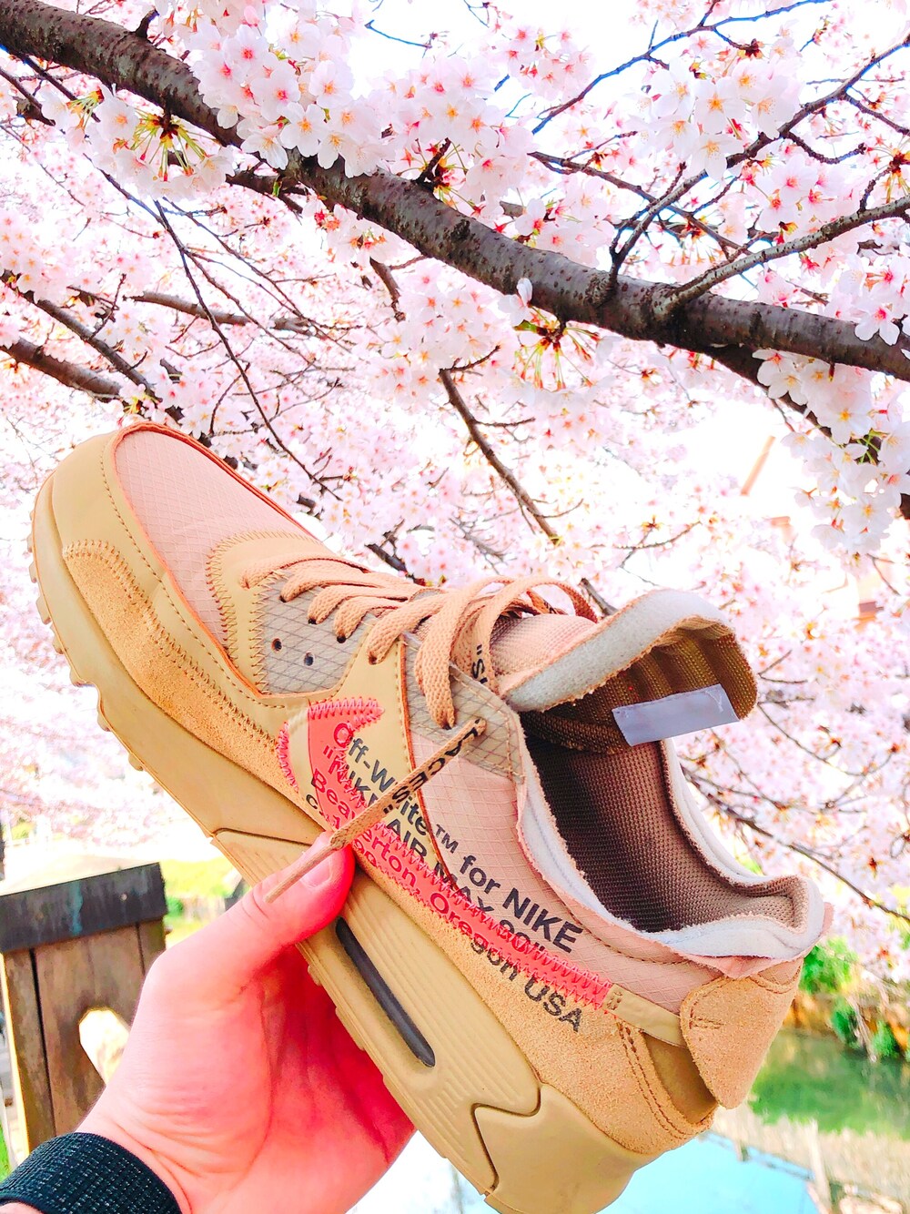 「お花見、off white、お花見コーデ、NIKE、AIRMAX90」｜「NIKEのアイテム（スニーカー、ベージュ系）」を使った、itou daichiさん（メンズ・175cm）の春コーディネートの1枚目の写真