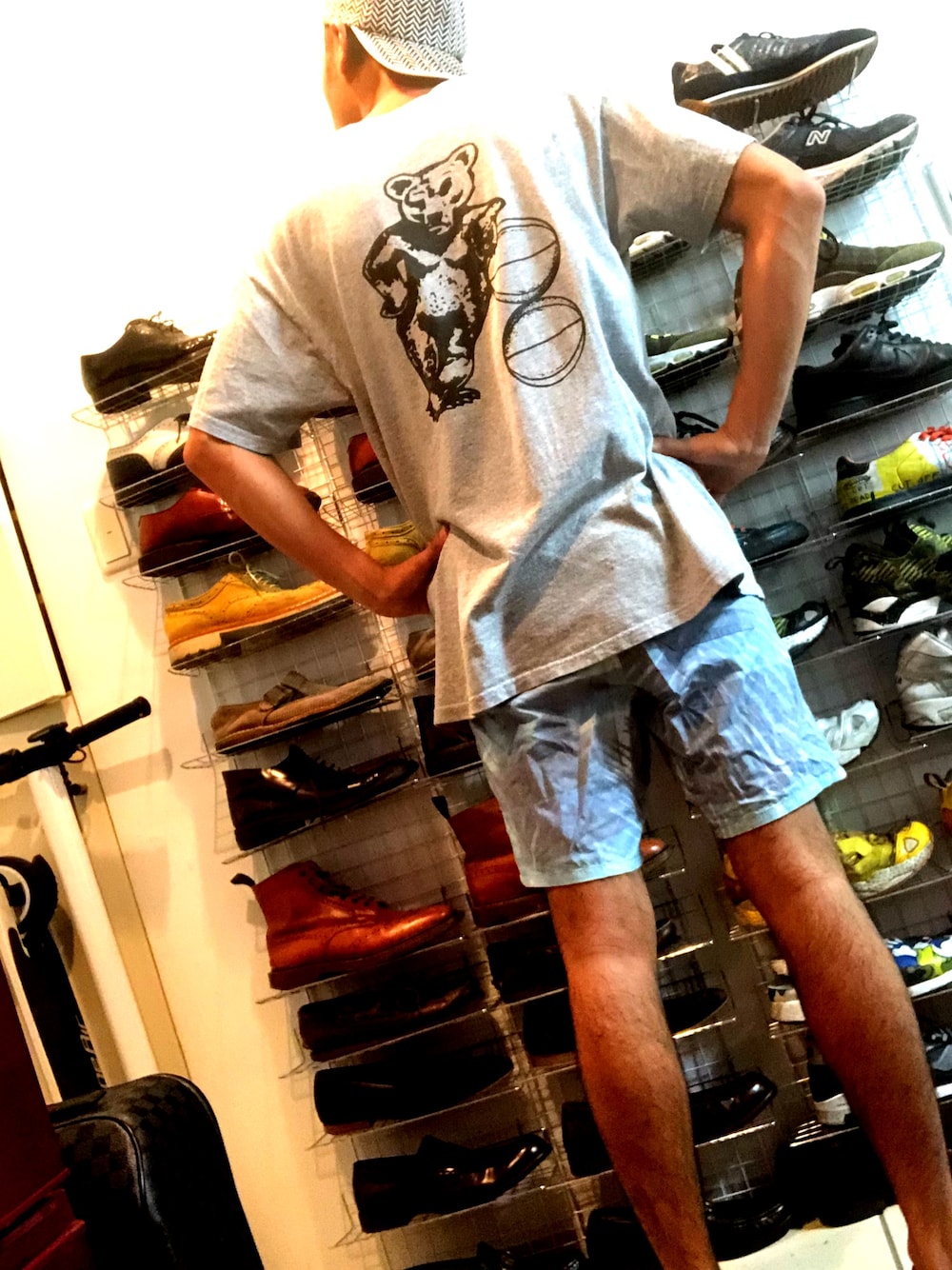 「夏、海パン、Tシャツ、summer、supreme、ビッグT、熱海」｜「VINTAGEのアイテム（Tシャツ/カットソー、グレー系）」を使った、j-itoさん（メンズ・175cm）の夏コーディネートの1枚目の写真