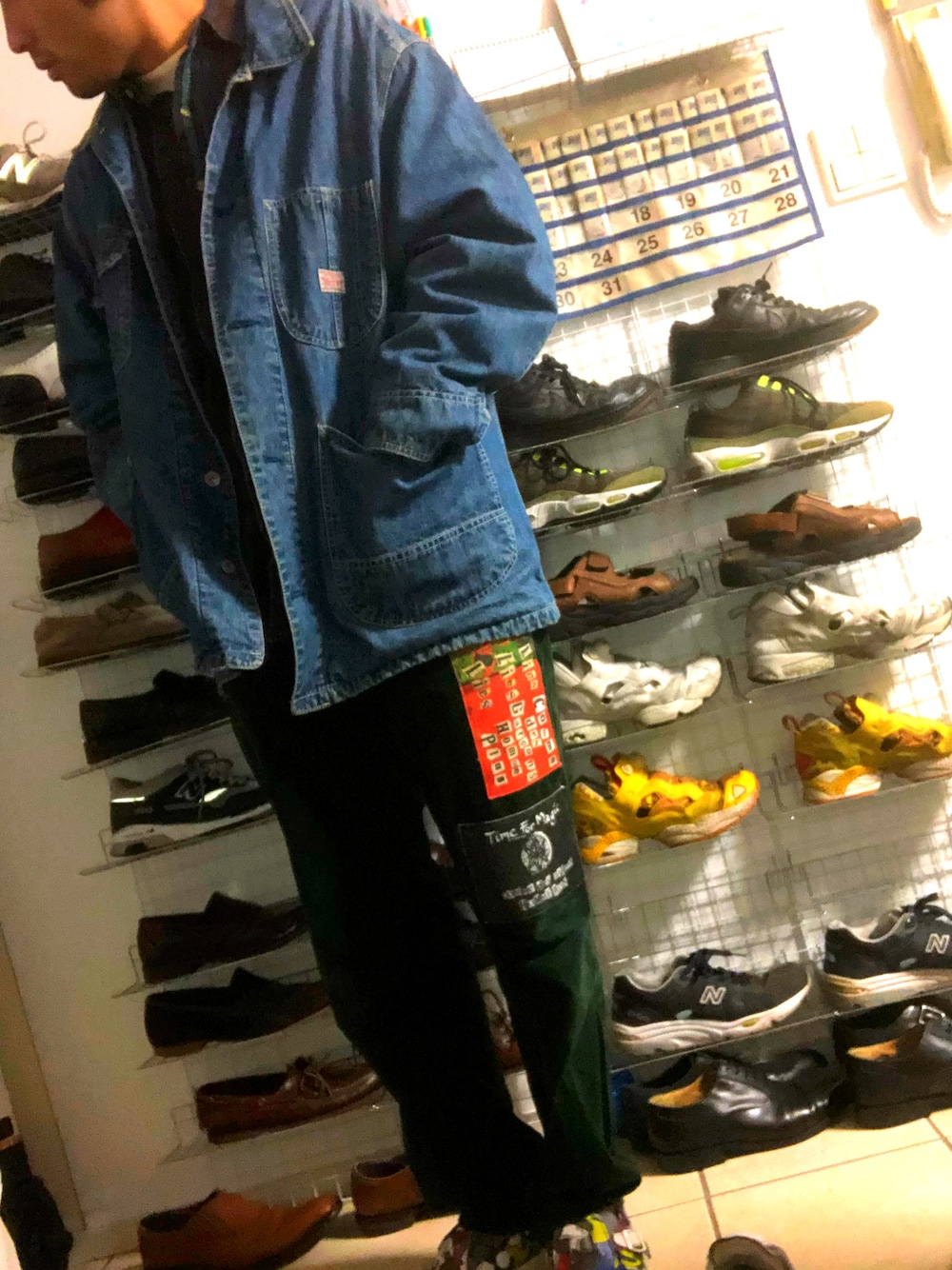 「秋のコーデ、冬コーデ、おしゃれさんと繋がりたい、タートルネック、古着、古着ミックス、ヴィンテージ、ギャルソン」｜「Levi'sのオーバーサイズ デニムジャケット（デニムジャケット、ブルー系）」を使った、j-itoさん（メンズ・175cm）の秋コーディネートの1枚目の写真