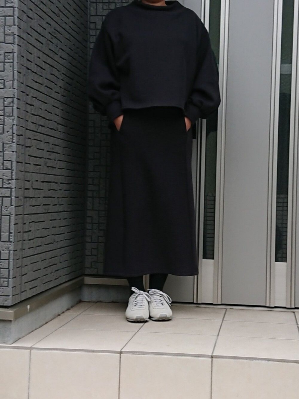 「大人カジュアル、シンプル、プチプラ、ワントーンコーデ、グレー、セットアップ、ootd、ボリューム袖、低身長、チャオパニックティピー(CIAOPANIC TYPY)」｜「CIAOPANIC TYPYの畦起毛Iラインスリットスカート（スカート、グレー系）」を使った、acondyさん（レディース・155cm）の冬コーディネートの1枚目の写真