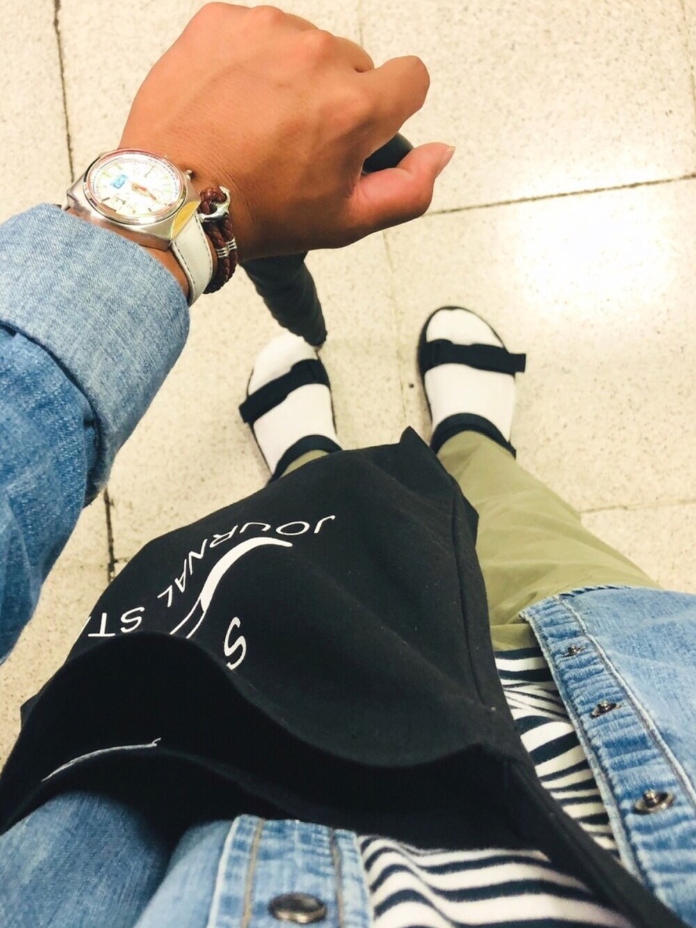 「おしゃれさんと繋がりたい、シンプル、ゆるコーデ、サンダル、サンダルに靴下、肌ウーノ、PR」｜「UNIQLOのアイテム（サンダル、ブラック系）」を使った、こ〜つん☆さん（メンズ・173cm）の春コーディネートの1枚目の写真