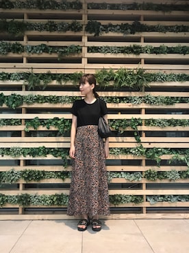 「TOGA PULLA（トーガ　プルラ）のアイテム（シューズ）」を使った、潮田あかりさん（レディース・166cm）の夏コーディネート
