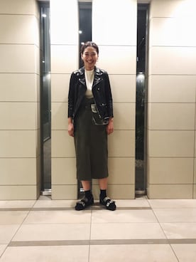 「TOGA PULLA（トーガ　プルラ）のアイテム（シューズ）」を使った、潮田あかりさん（レディース・166cm）の春コーディネート