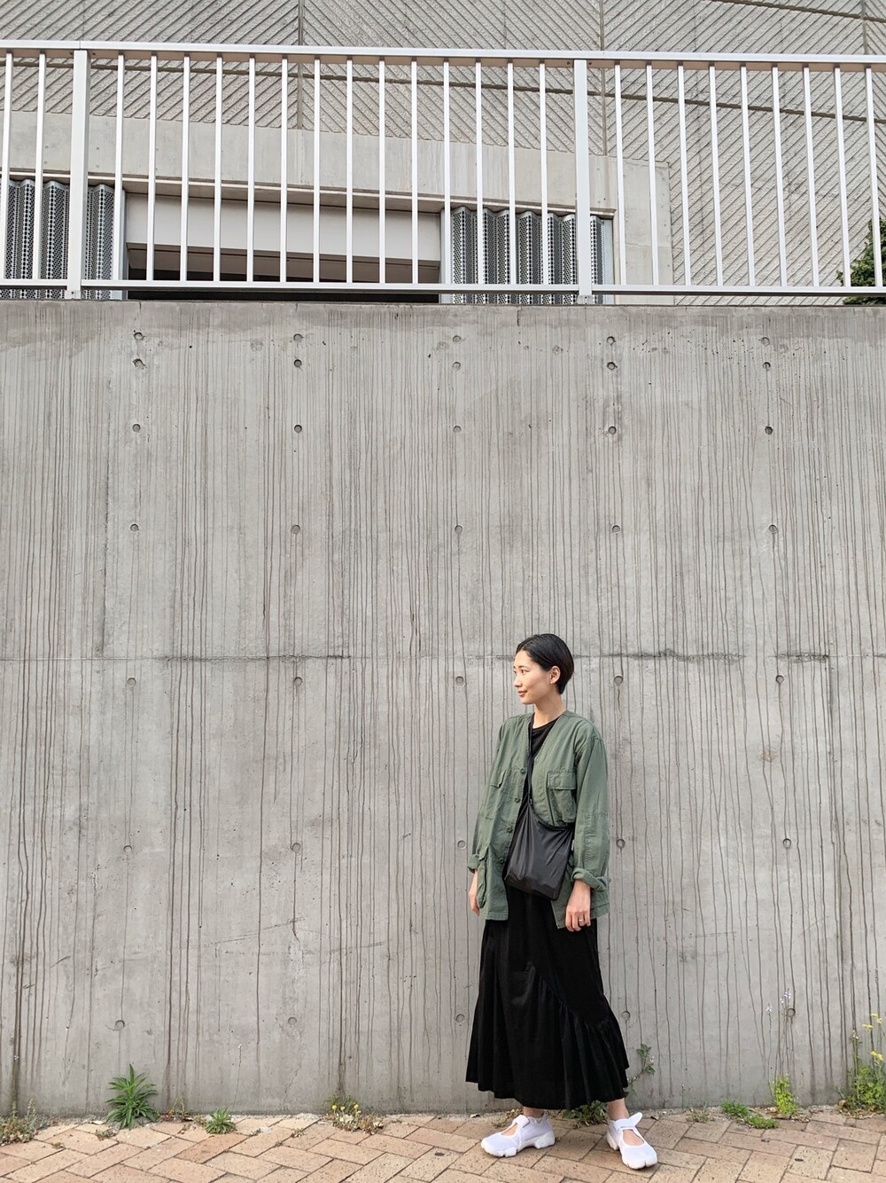 「エアリフト、シンプルコーデ、ロングワンピース、春コーデ、ミリタリー、サコッシュ」｜「ROTHCOのROTHCO：ＢＤＵ　ＳＨ　Ｖ（ブルゾン、グリーン系）」を使った、潮田あかりさん（レディース・166cm）の春コーディネートの1枚目の写真