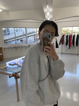 「iPhoneケース」｜「アイテム（スウェット）」を使った、潮田あかりさん（レディース・166cm）の冬コーディネート