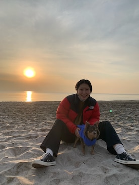 「アイテム（ダウンジャケット/コート、レッド系）」を使った、潮田あかりさん（レディース・166cm）の冬コーディネート