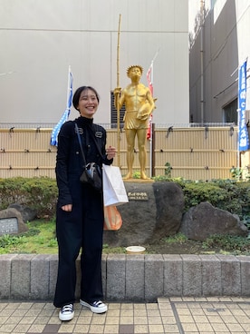 「Lee（リー）のアイテム（オールインワン・サロペット）」を使った、潮田あかりさん（レディース・166cm）の冬コーディネート