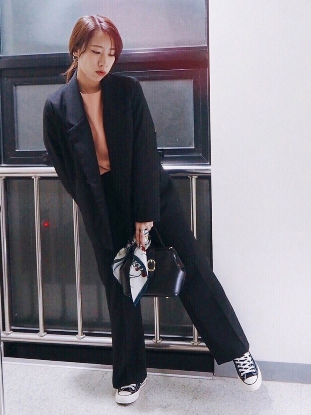 「Chuu、韓国ファッション、韓国ブランド、코디、春コーデ、黒、コンバース、韓国、ピンク、dholic」｜「버클링のアイテム（バッグ、ブラック系）」を使った、모에/moeさん（レディース・175cm）の春コーディネートの1枚目の写真