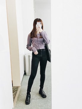 「パープル×黒」｜「アイテム（デニムパンツ）」を使った、pcsna98さん（レディース・156cm）の春コーディネート