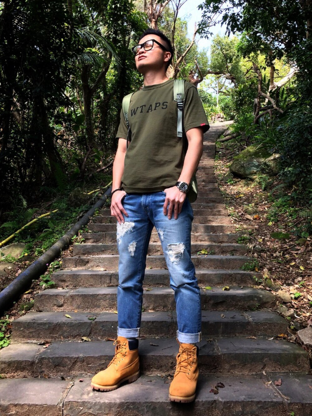 「WTAPSのアイテム（Tシャツ/カットソー、グリーン系）」を使った、Arronさん（メンズ・175cm）の春コーディネートの1枚目の写真