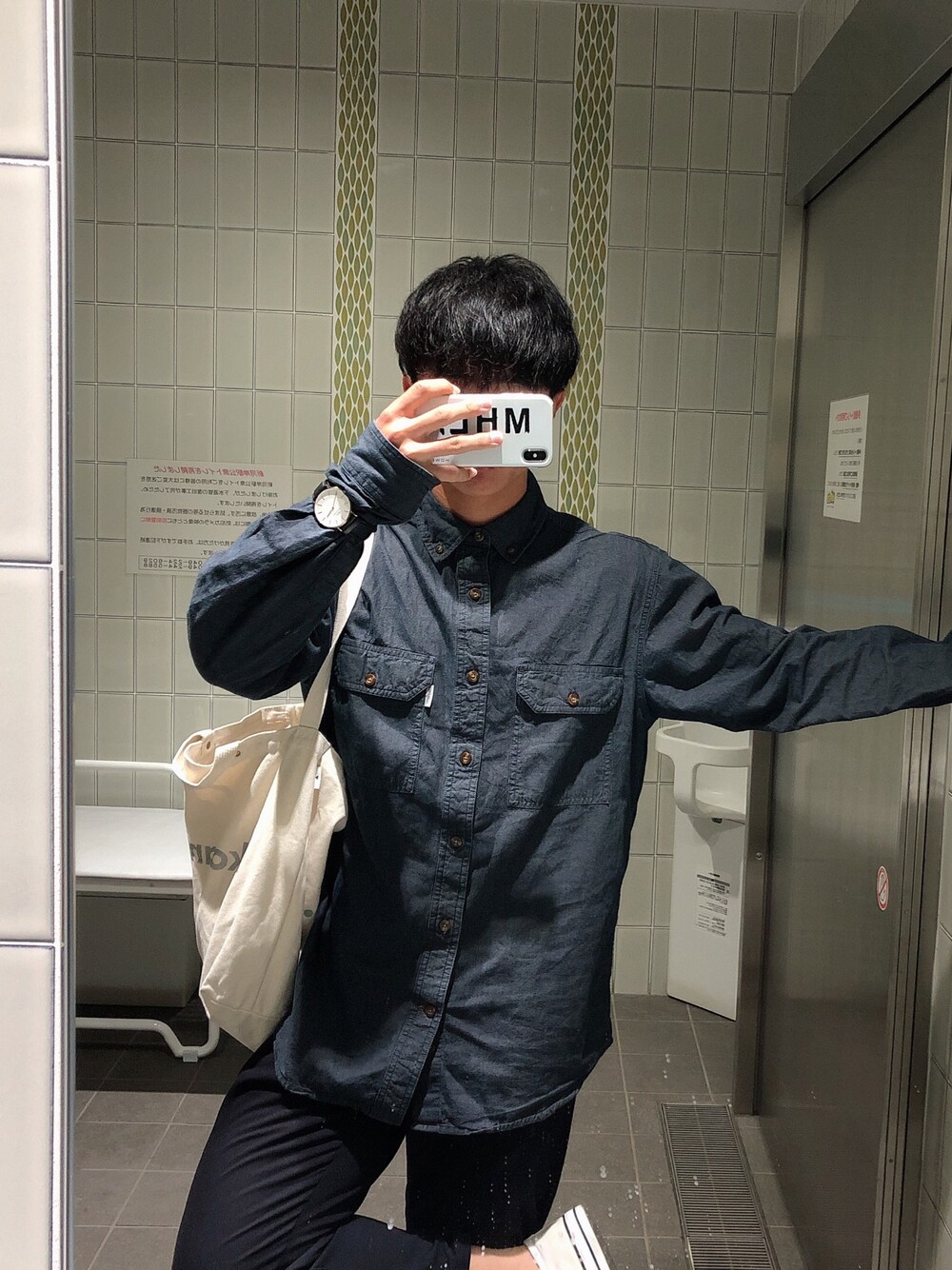 「carhartt、GU、Daniel Wellington、niko and ...、シャツスタイル、白スニーカー、トートバッグ、大学生、古着、春コーデ」｜「Daniel WellingtonのDANIEL WELLINGTON / Classic ヨーク/ローズゴールド 40mm（アナログ腕時計、ブラック系）」を使った、おすかさん（メンズ・168cm）の春コーディネートの1枚目の写真