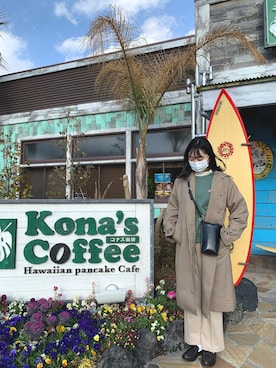 「カフェ」｜「アイテム（ステンカラーコート）」を使った、Makさん（レディース・158cm）の冬コーディネート